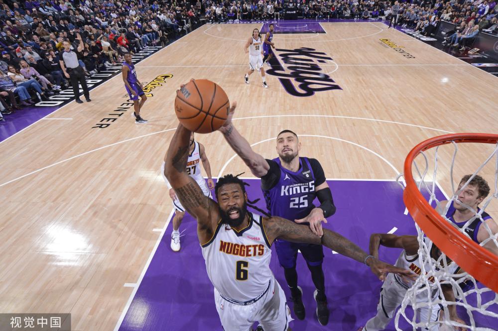 舞台上备受 舞台上备受